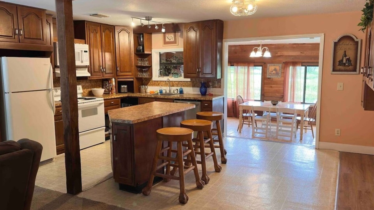 Oviedo House | Gator Hole: Old-Florida Cabin Feeling 2-bedroom, 1.5-bath house, sleeps 4.