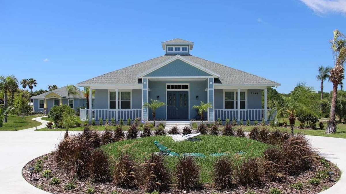 Oviedo Villa | Gator Palace: Stylish 5-bedroom, 4-bath home, with upstairs loft. Sleeps 12.