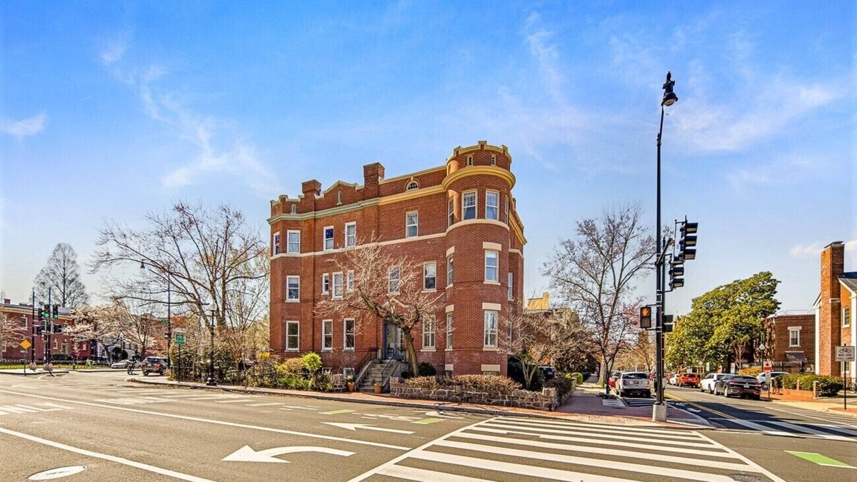 Stanton Park House | Gay Friendly Grand Corner Home 3 blocks to Cap