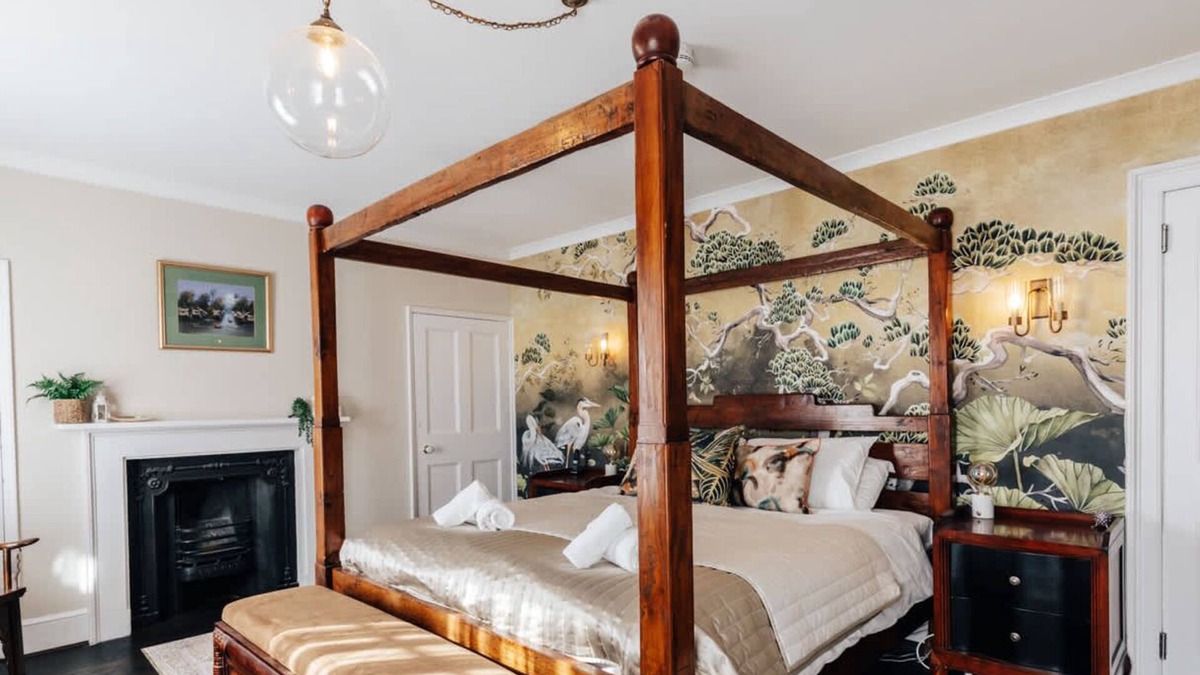 Upper Town House | Central Townhouse with Garden & Free Parking