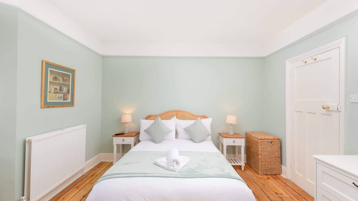 Bath City Centre House | Traditional Bath House, Garden with City Views