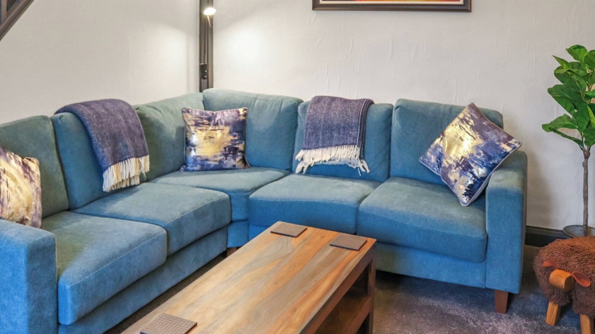 Dyffryn Ardudwy Cottage | A charming cottage with distant sea views, in a peaceful setting.
