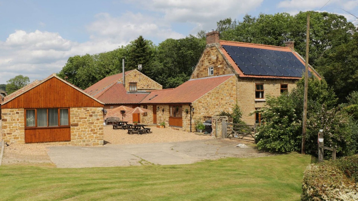 Thirsk Cottage | KITCHEN COTTAGE, romantic, with a garden in Thirsk
