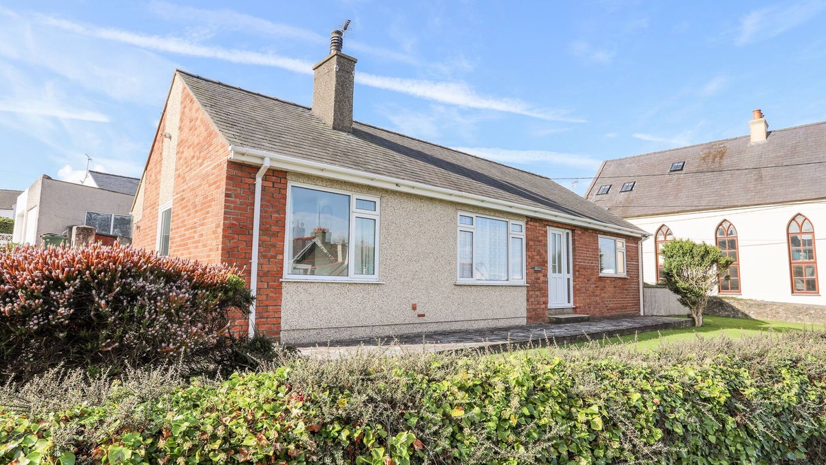 Edern Cottage | GELLI - MORFA NEFYN, family friendly, with a garden in Morfa Nefyn