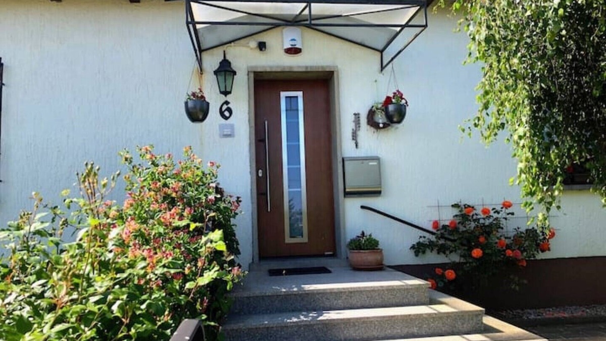 Ilmenau Apartment | Gemütliche Ferienwohnung Elena 80m2, Terrasse, Garten, Parkplatz