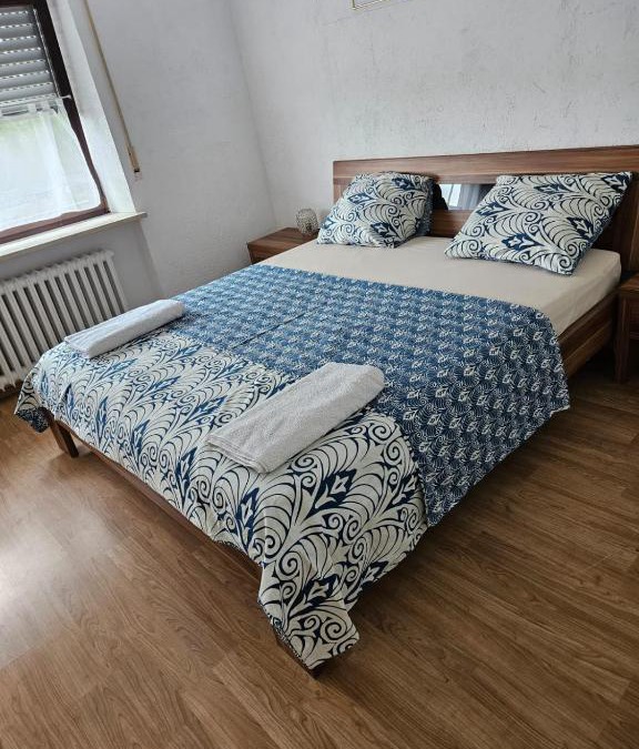 Ichenhausen Apartment | Gemütliche Gäste Suite für ruhige Nächte. Zentral