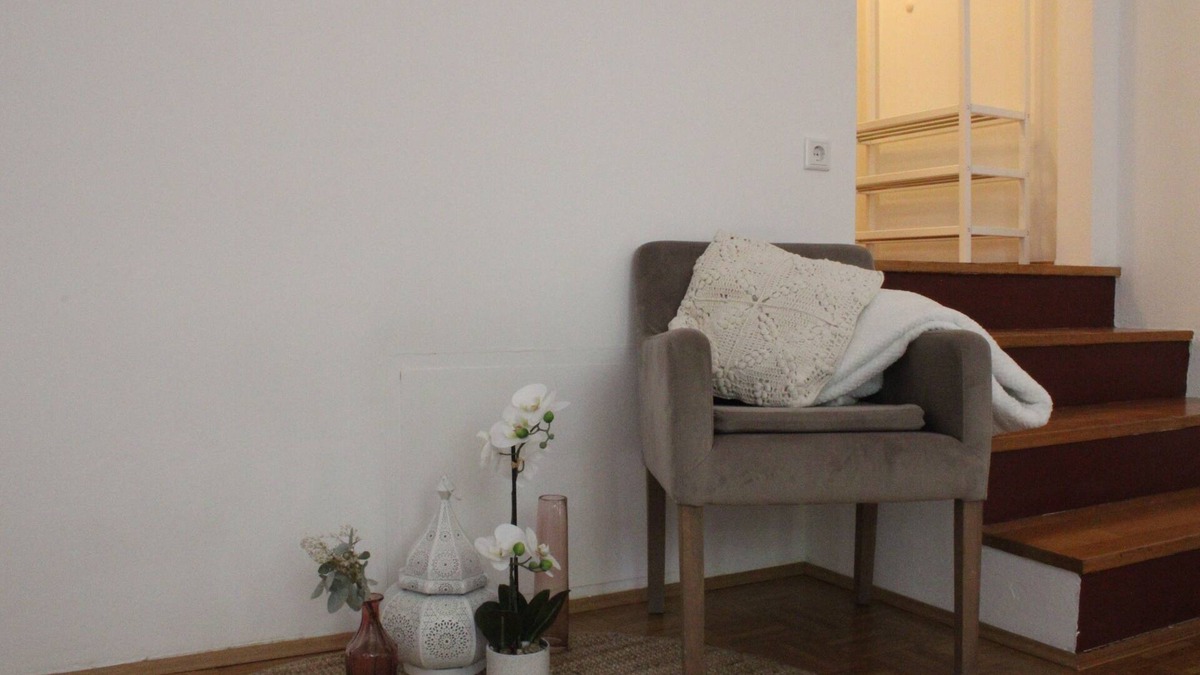 Am Westbad Apartment | Gemütliche Wohnung mit Küche & WLAN nahe Tram/SBahn