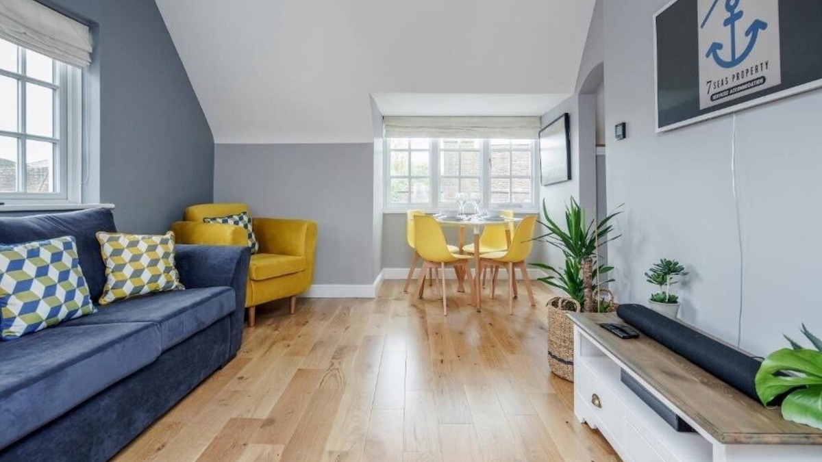 Winchester Apartment | Gem Of Central Winchester - Sleeps 4