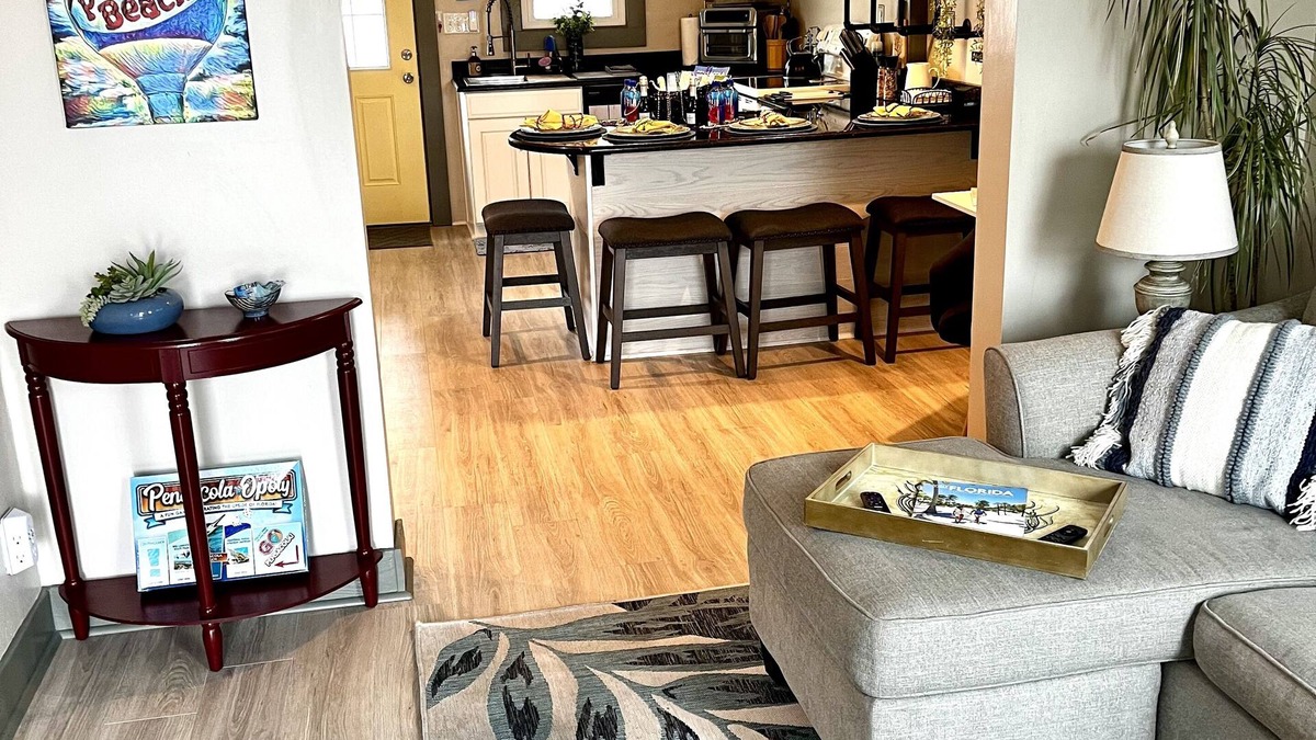 South Pensacola Cottage | ~Gem on G Street~Downtown Pensacola~Summer Getaway Time!