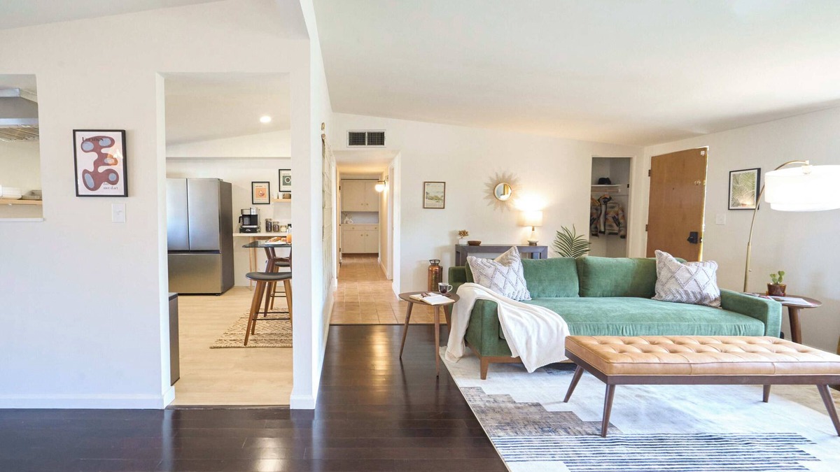 Colonia Del Valle House | Gem Show Ready, Central, Quiet, Updated Mid-Century, Pet-Friendly