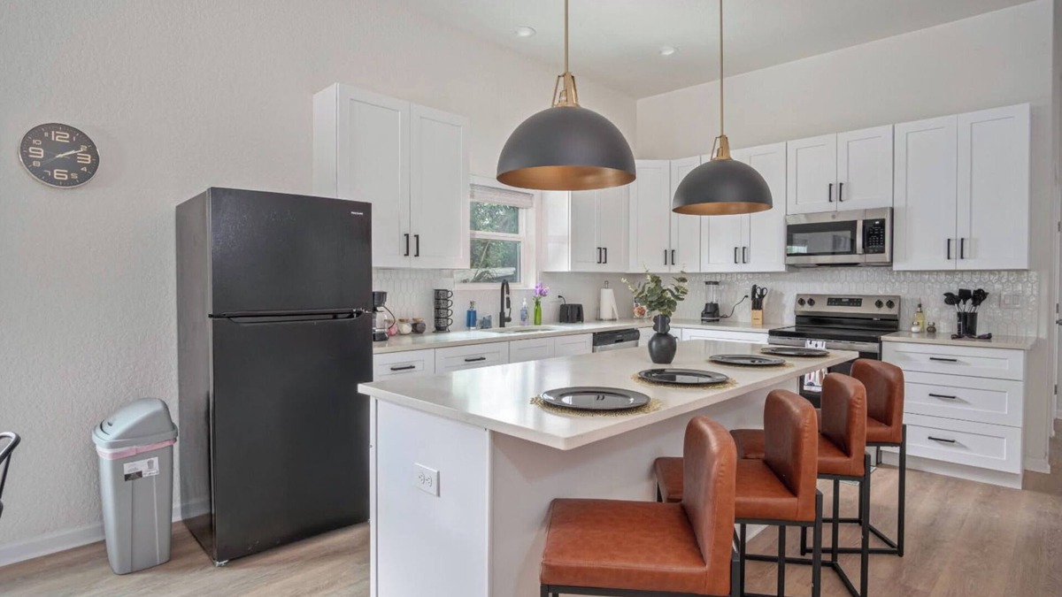 Nevada Street Cottage | Generous 4br/3ba Charmer Near Glorius Downtown!