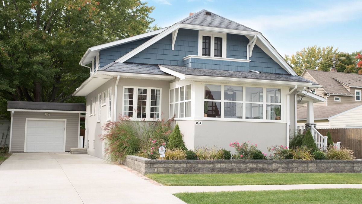 Geneva House | Geneva Ohio 4 Bedroom House - King Bed - 5 Min From Wineries, GOTL & SPIRE
