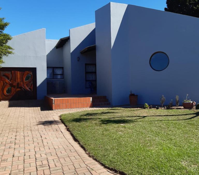 Jeffreys Bay Apartment | Genie's Nest JBay Flat 1