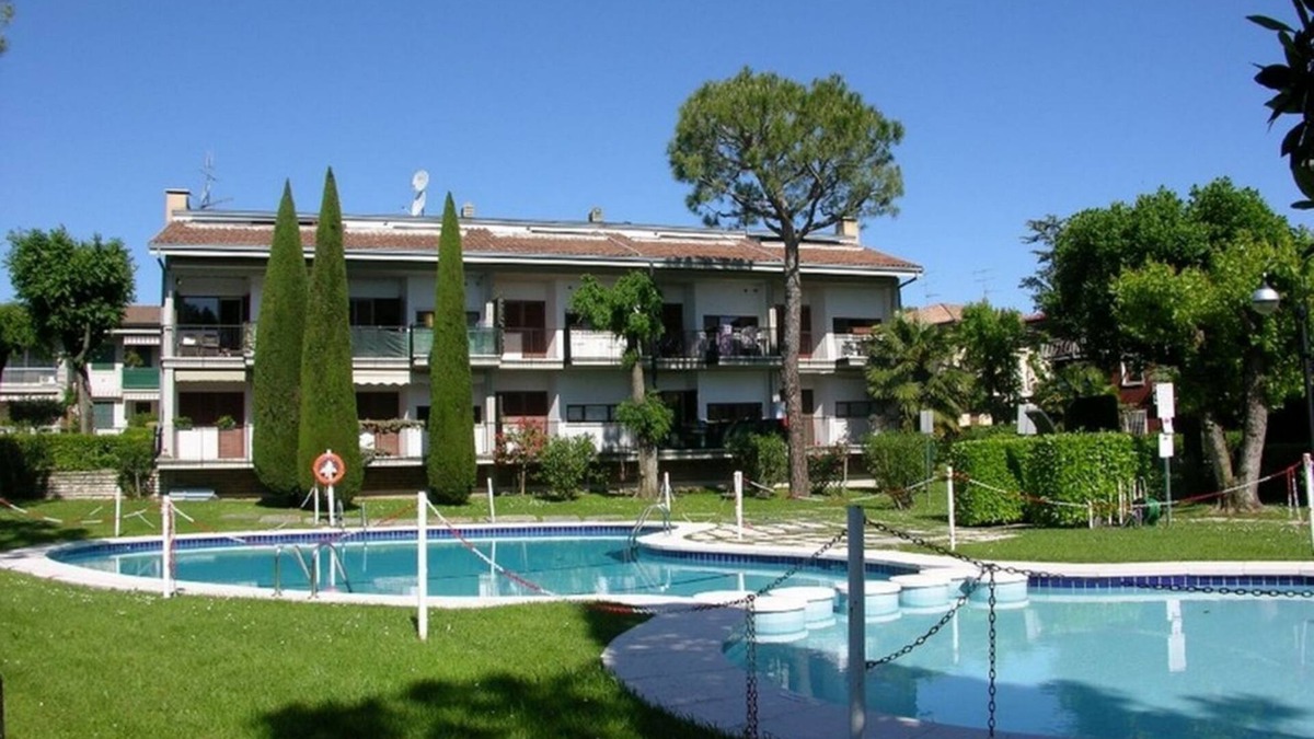 Colombare Apartment | GENZIANA APARTMENT - with balcony overlooking pool and garage
