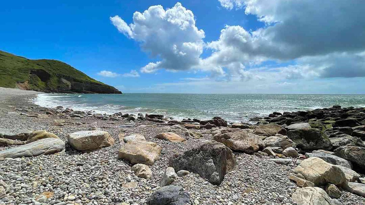 Llanybri Cabin | Geodome Glamping With sea Views Near Pendine