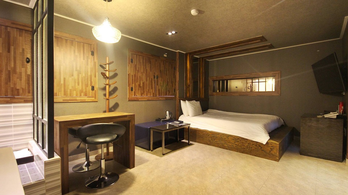 Somun Hotel | Geojedo Gohyeon Line 69