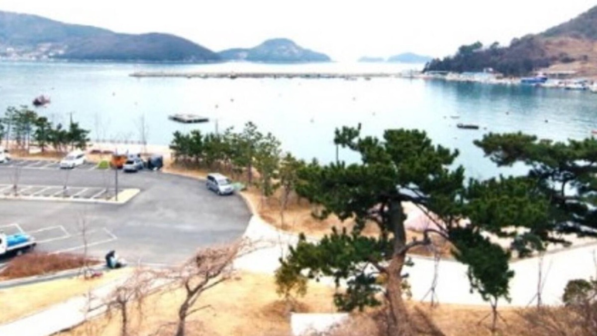 Irun-myeon House | Geojedo Gujorabau Pension