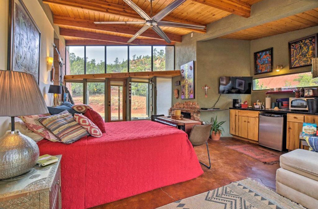 Canoncito Apartment | Geometric Glorieta Studio on 11 Picturesque Acres!
