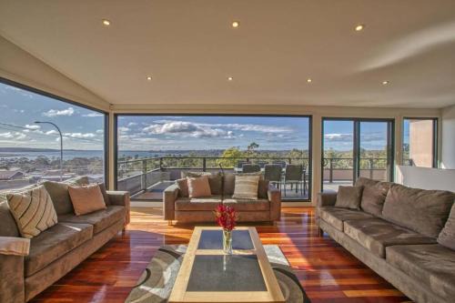 St Helens House | Georges Bay Luxury