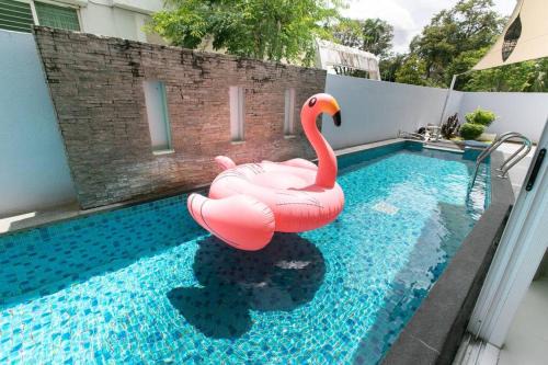 Downtown George Town House | GeorgeTown PrivatePool Snooker 25Pax BBQ