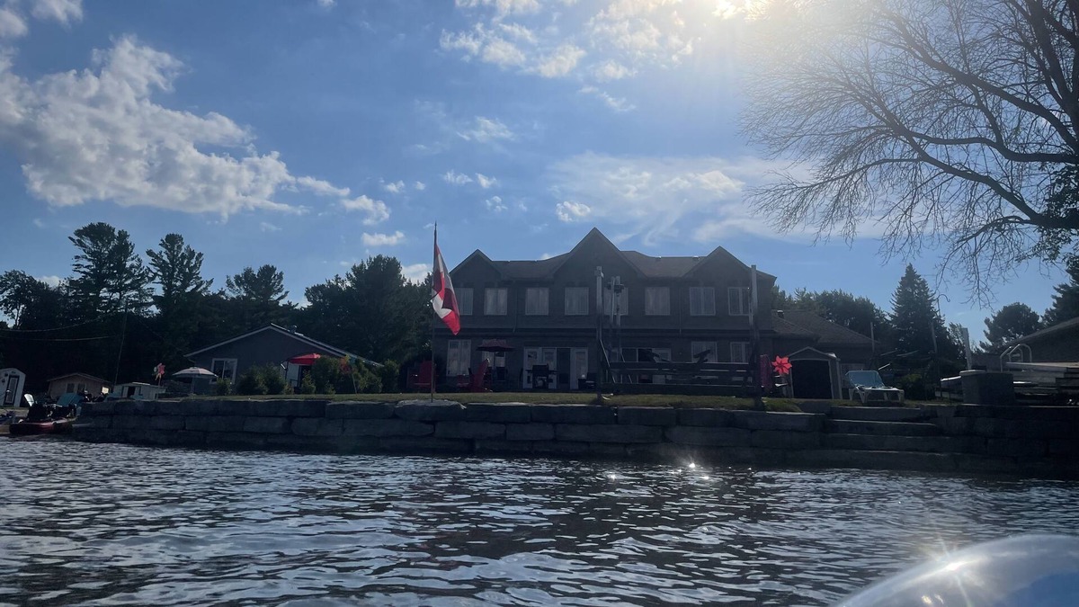 Victoria Harbour House | Georgian Bay Lakefront Home Getaway