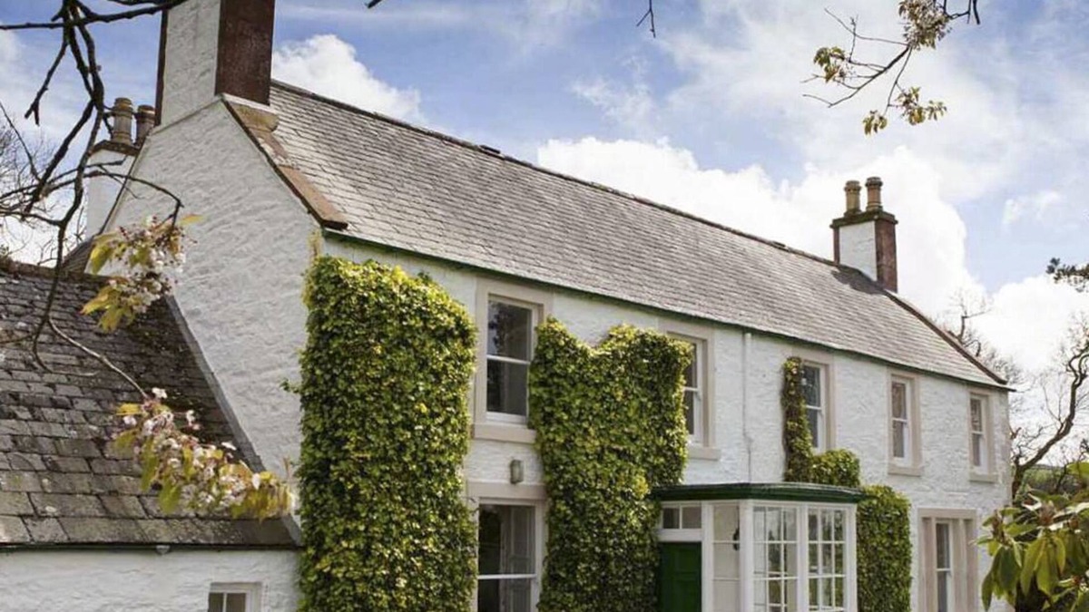 Castle Douglas Villa | Georgian Farmhouse - Four Bedroom Villa, Sleeps 8