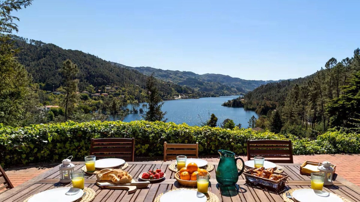 Vilar da Veiga Cottage | Gerês Mountain Lake Views by Gerês Casas