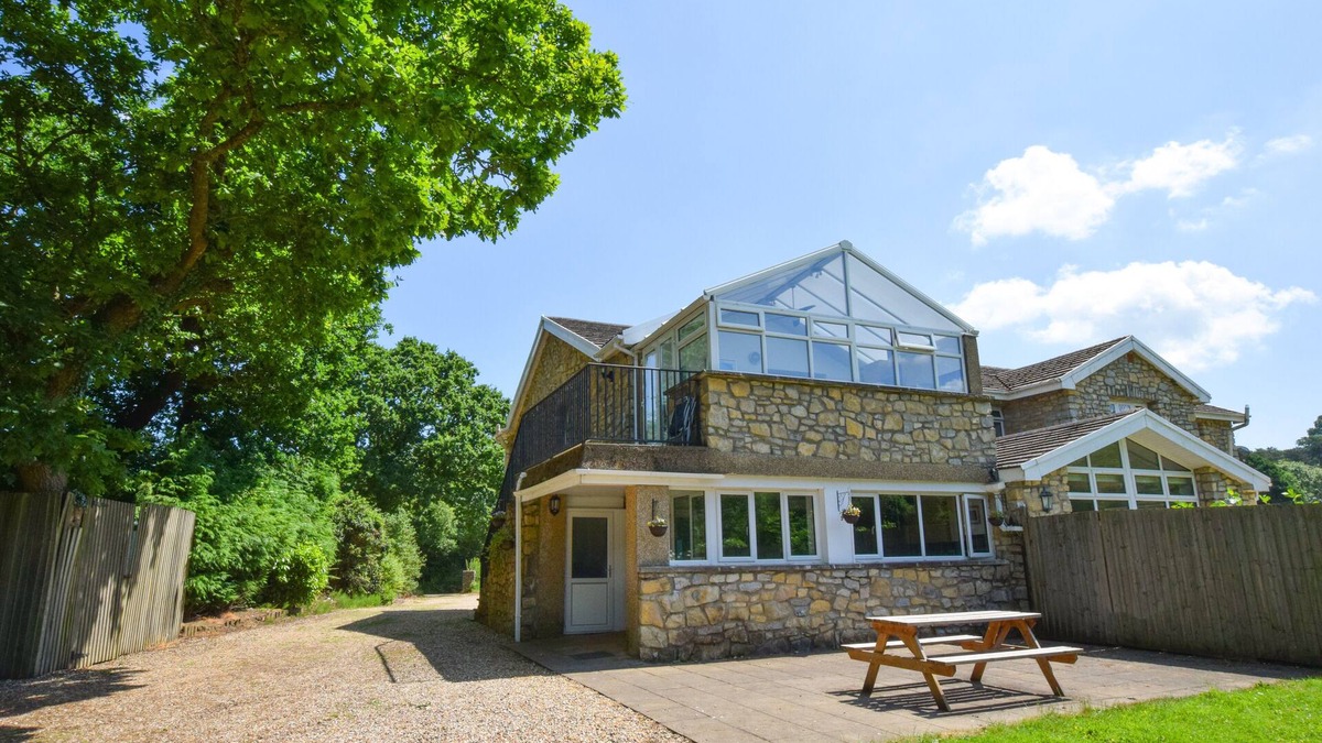 Peterston-Super-Ely Apartment | Ger-y-llyn - Two Bedroom Apartment, Sleeps 4