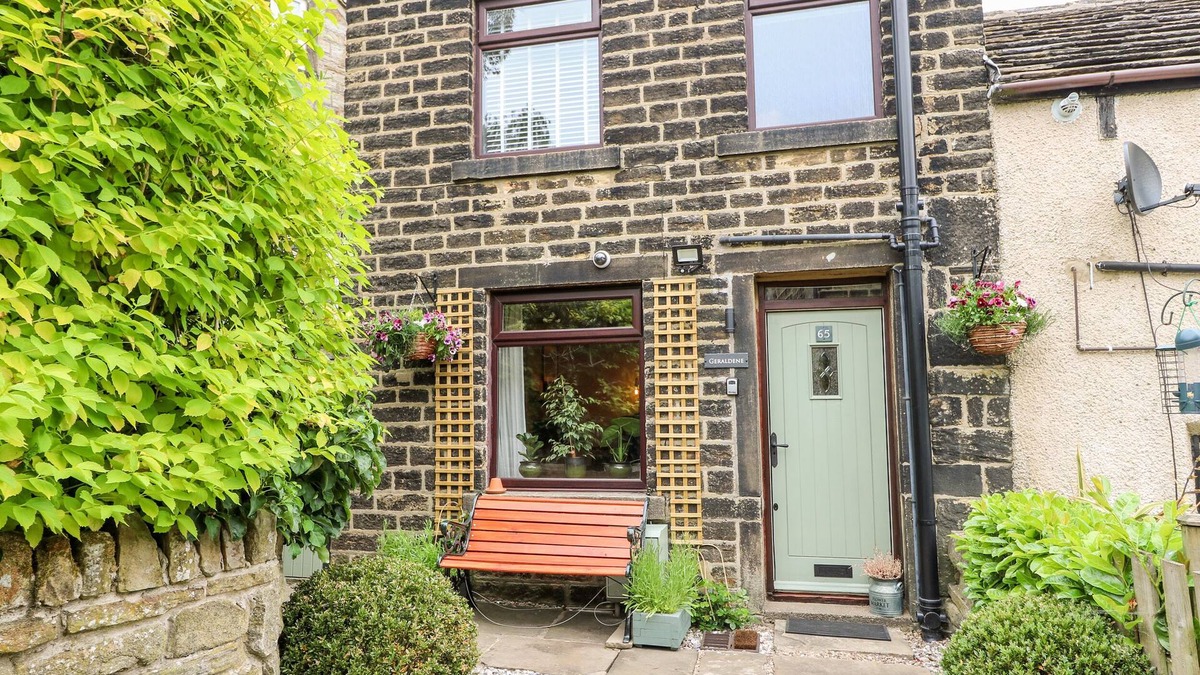 Hepworth Cottage | GERALDENE, romantic, character holiday cottage in Holmfirth