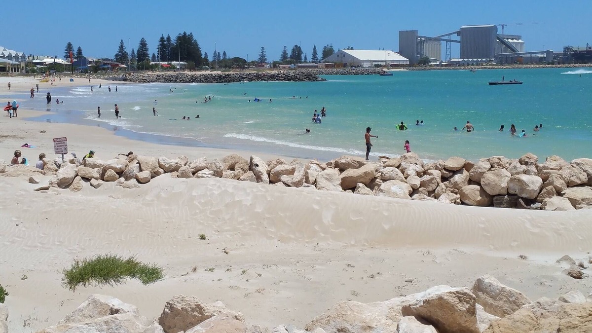 Geraldton Apartment | Geraldton CBD, 200m walk to the beach and coffee shops! New Reno 2br immaculate!