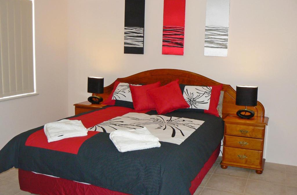 Wonthella House | Geraldton Luxury Vacation Home with free Streaming