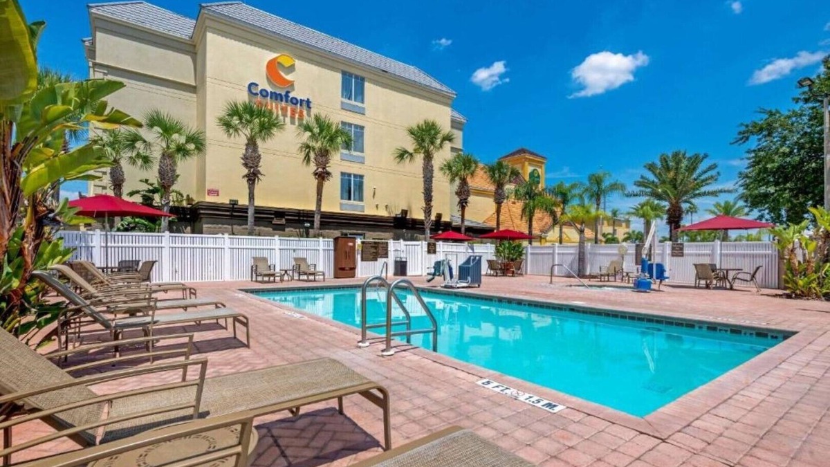 Florida Center House | Get a great start to your day close to Universal Orlando Resort