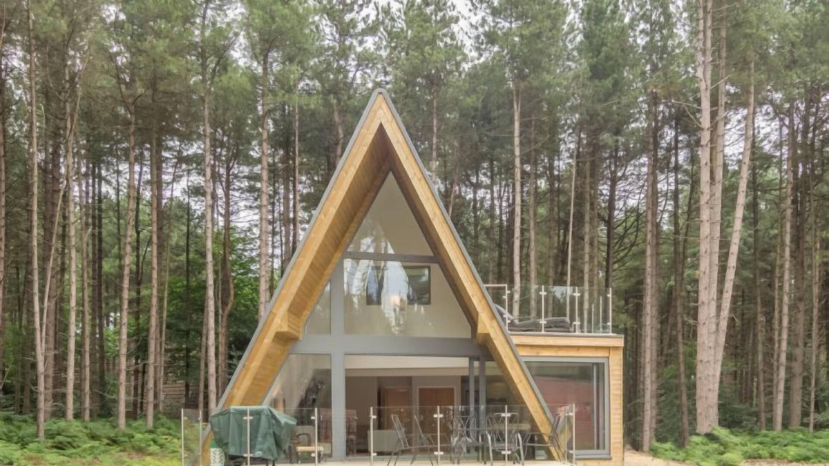 Weybourne Cabin | Get back to nature in style at this elegant and peaceful woodland retreat