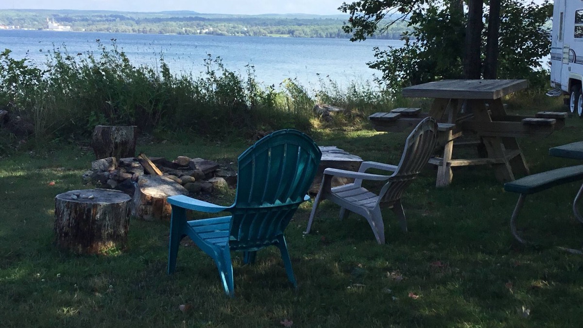 Michigan House | Get lulled to sleep by Lake Superior in Vintage camper 5 steps from the water