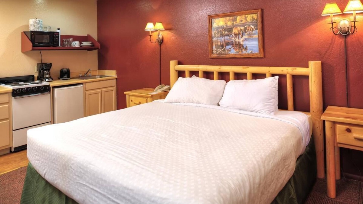 Kohls Ranch Resort | Get Outdoors! Nature Setting, Walking Trails, Pool, Near Woods Canyon Lake