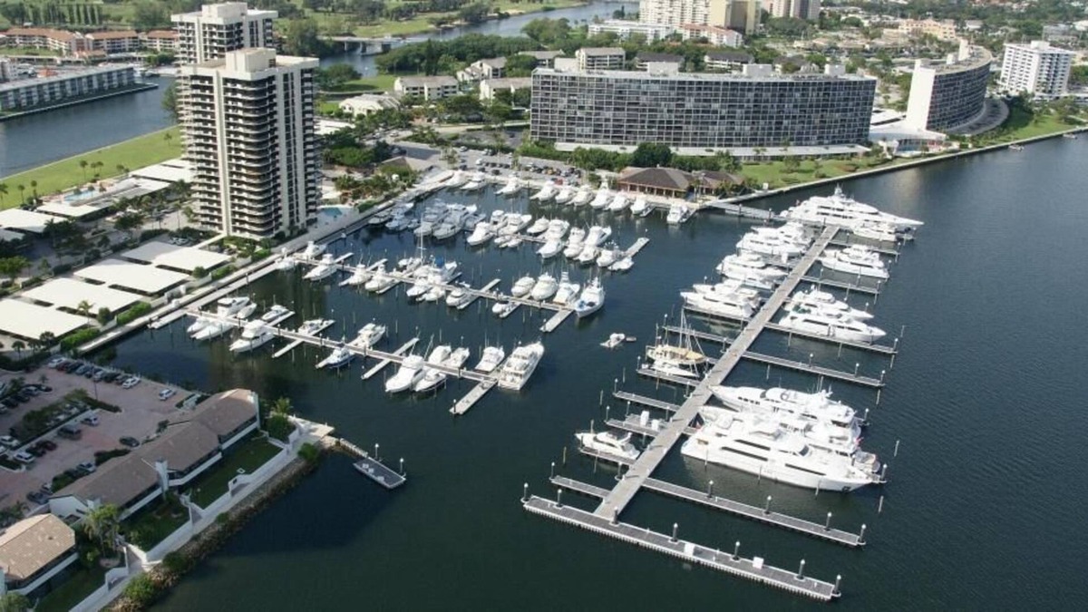Hunt Club Resort | Get Ready for Adventure! 2 Awesome Units, On-Site Golf Courses, Spa, Tennis