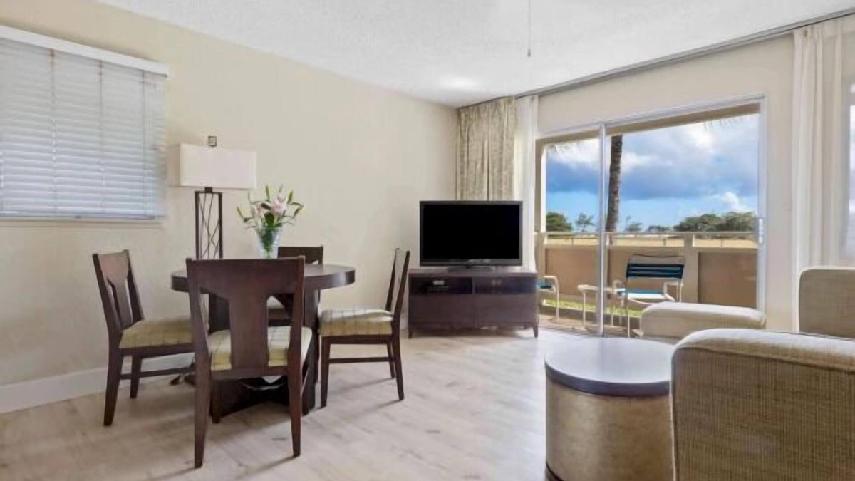 Wailua House | Get Ready for Adventure! 4 Amazing Suites! Minutes Away to Lihue Airport