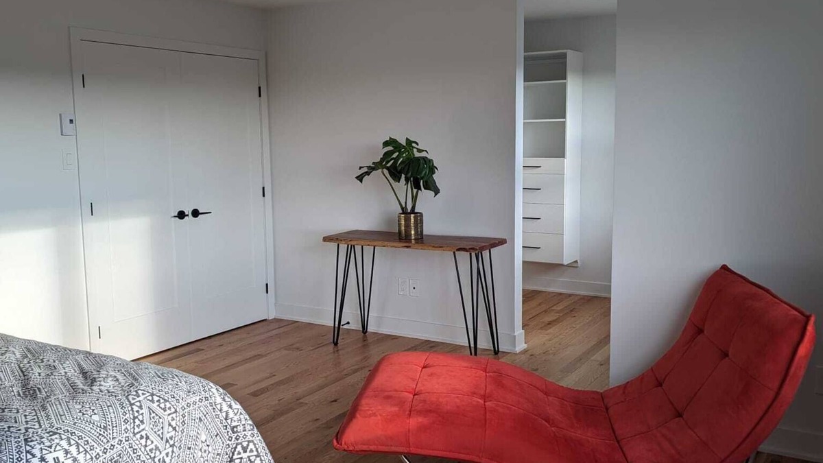 Farnham House | Get that peaceful vibe! Skydiving, the bycicle path, golf and more!