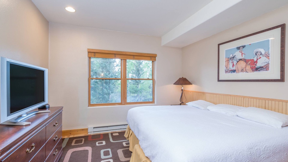 Mountain Village Hotel | Get the Perks of the Bear Creek Lodge in Private Pet-Friendly Lock-Off Room