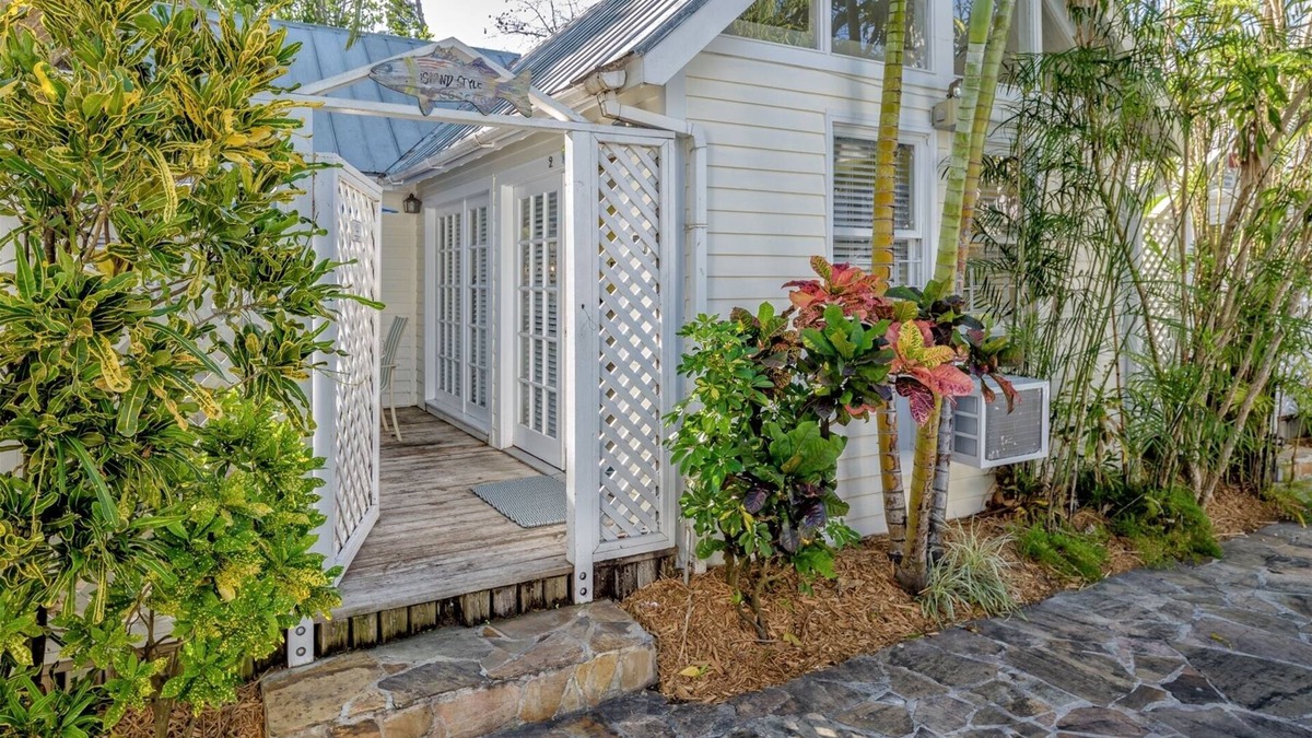 Old Town Cottage | Get your ISLAND STLYE on!