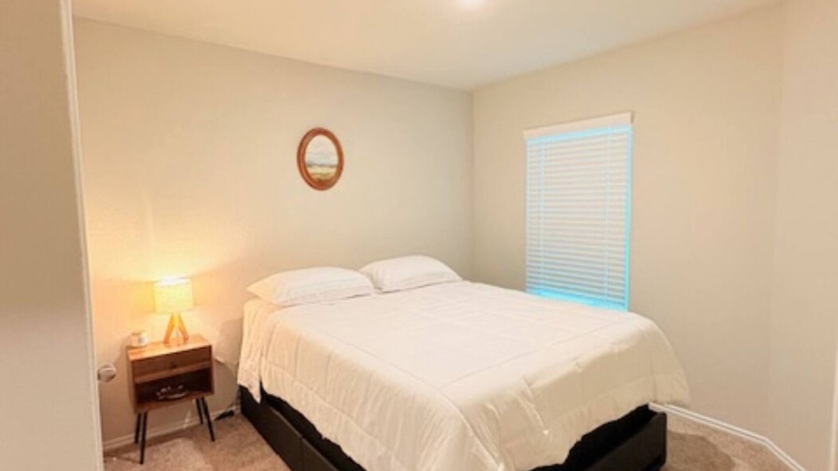 Southside House | Getaway for Family & Friends Escape|Cozy & Spacious!