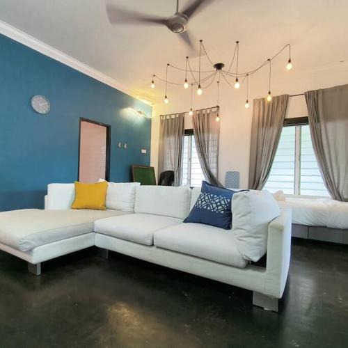 Tanjung Bungah House | Getaway Hometsay Neaby Beach batu Ferringghi 4BR for 15px