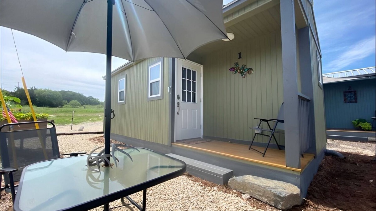 San Saba Cabin | Getaway In The Heart Of Texas. 5 Minutes From Colorado Bend State Park.