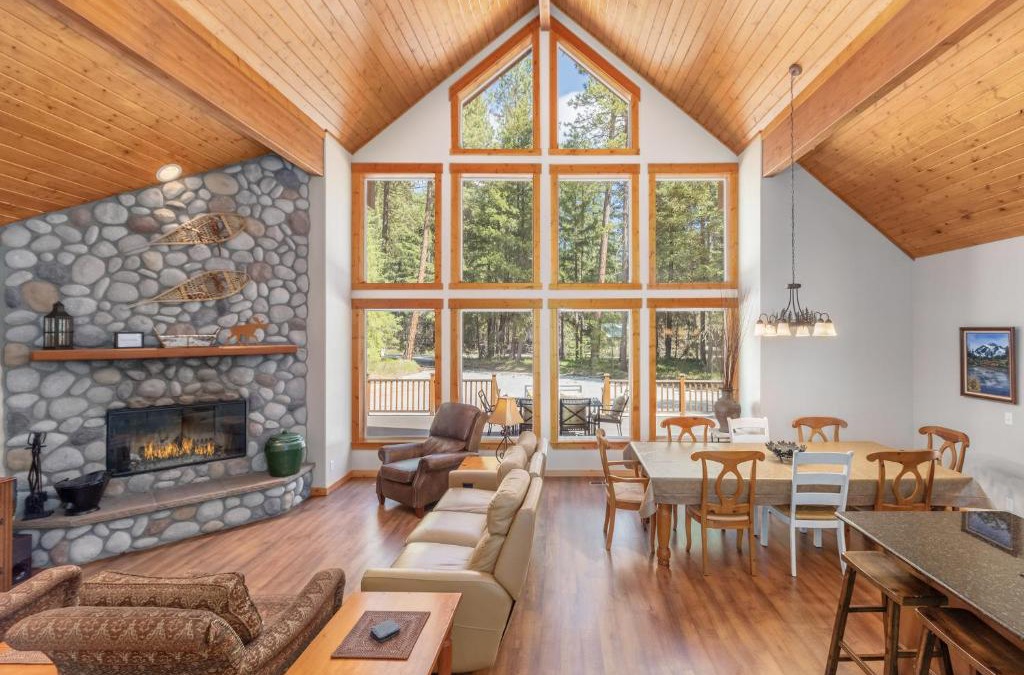 Ardenvoir House | Getaway Moose by NW Comfy Cabins