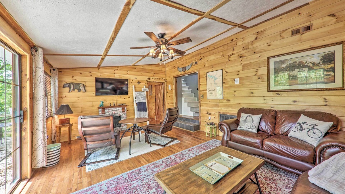 Silver Point House | Getaway on Center Hill Lake w/Decks & Water Views