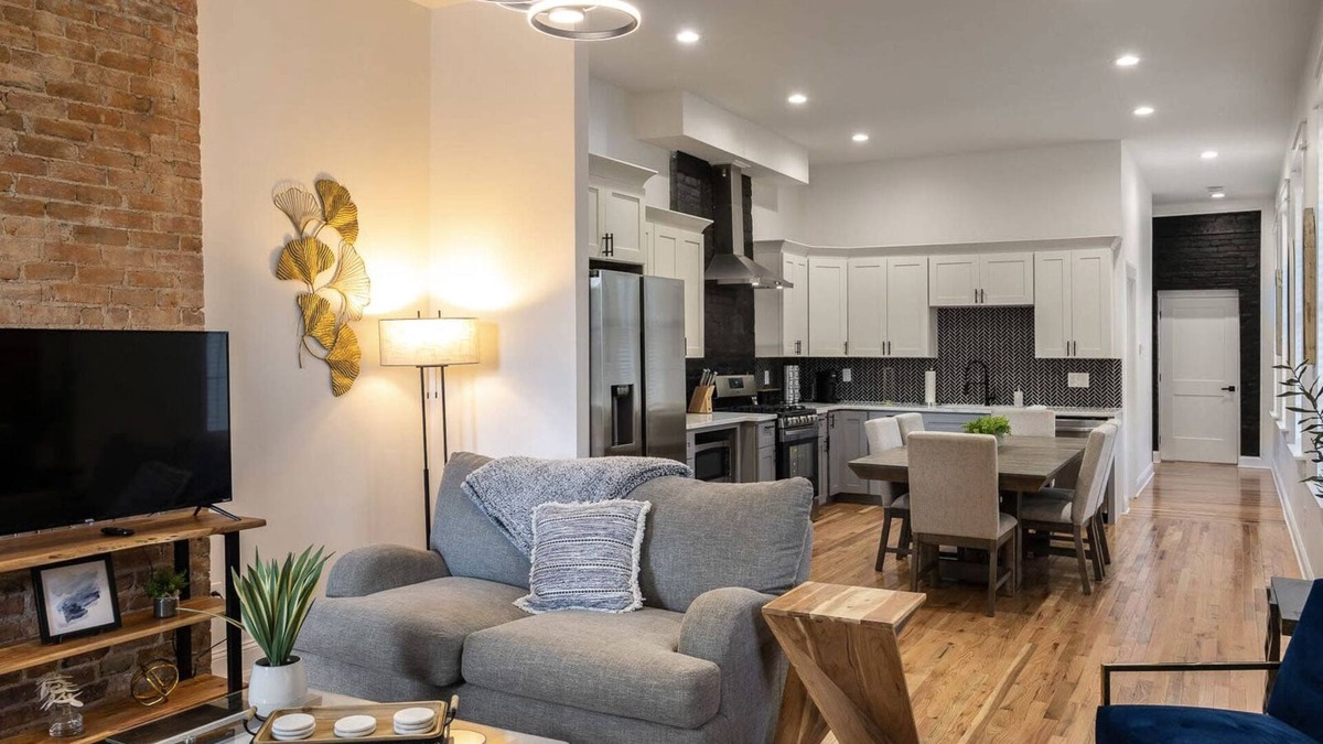 Covington Apartment | Getaway on Lee - Covington 3 Bedroom Apartment!