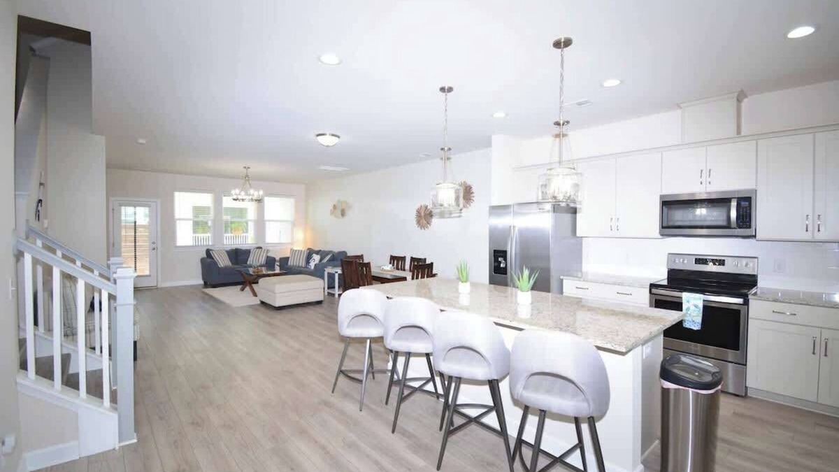 Johns Island House | Getaway on McLernon - Top Notch Mid Term Stay