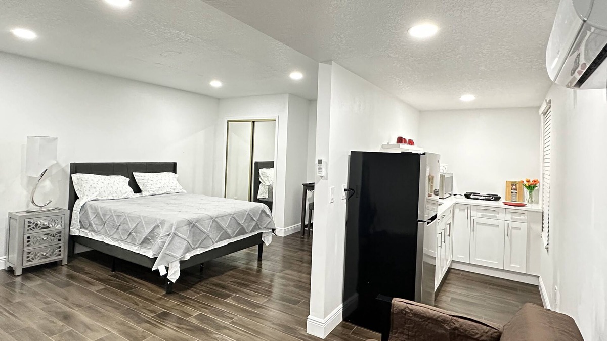 Lutz Apartment | Getaway / Private SUITE B Tranquility 🏡 close to ✈️ beach, mall, park, zoo