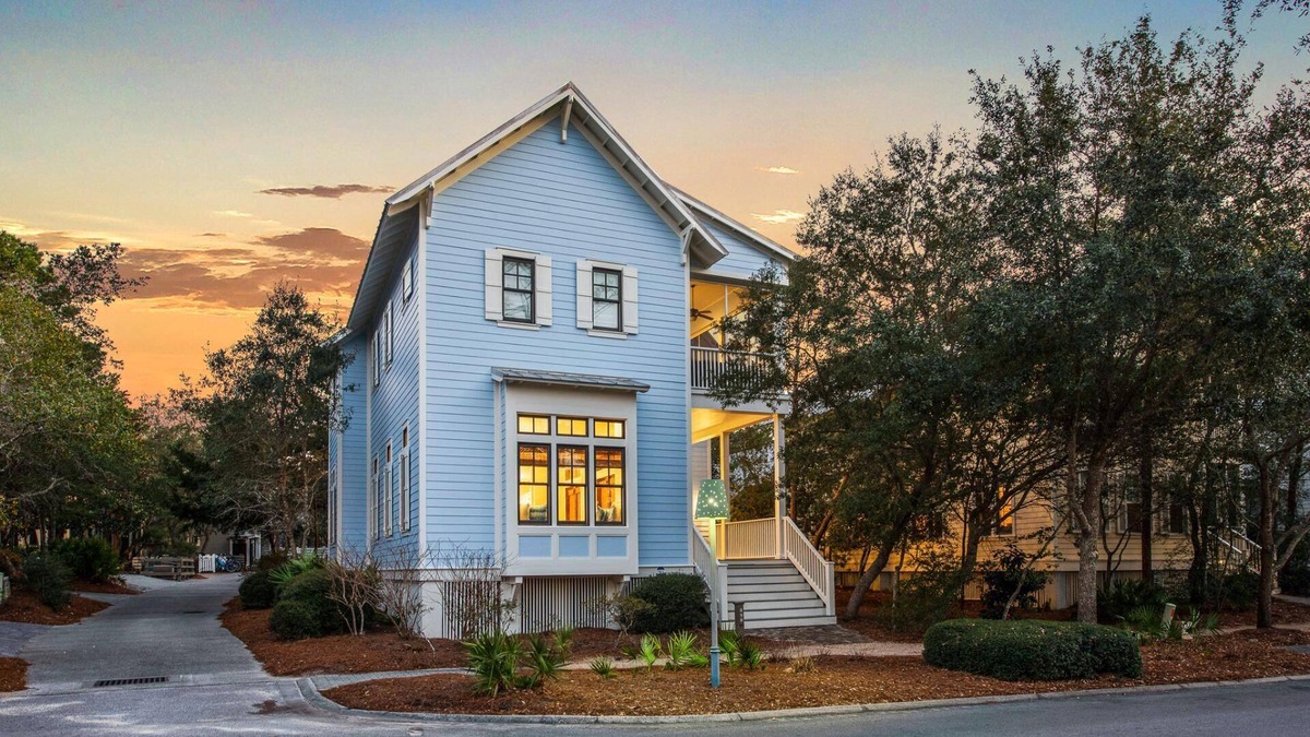 Cottage District House | Getaway This Fall to Oh Happy Day - Cottage District! Ping Pong Table!