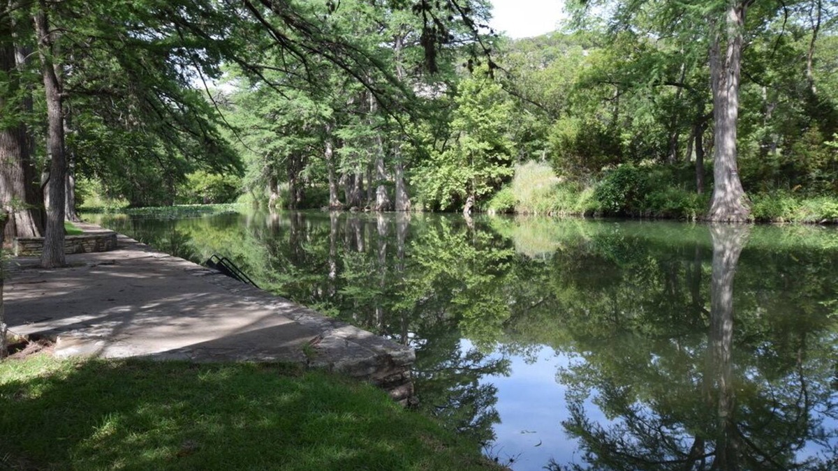 Hunt Cottage | Getaway to Home in the Hills on Guadalupe River. nn